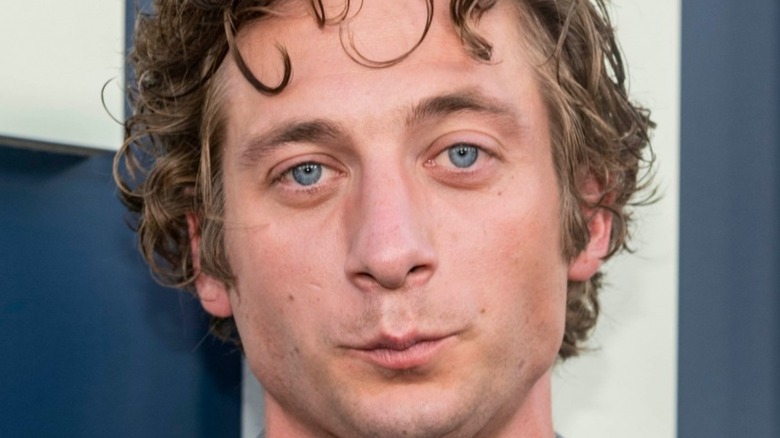 Jeremy Allen White smiling