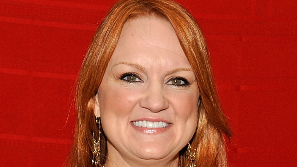 Ree Drummond wearing gold jewelry