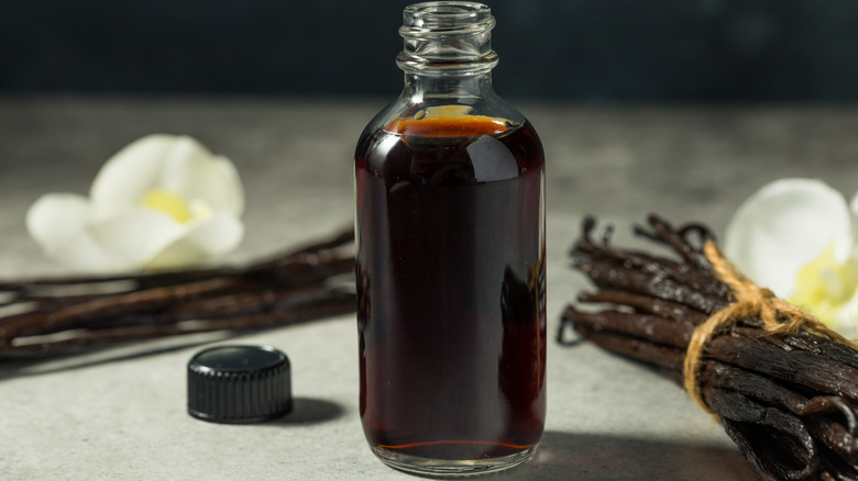 Real vanilla extract with vanilla beans