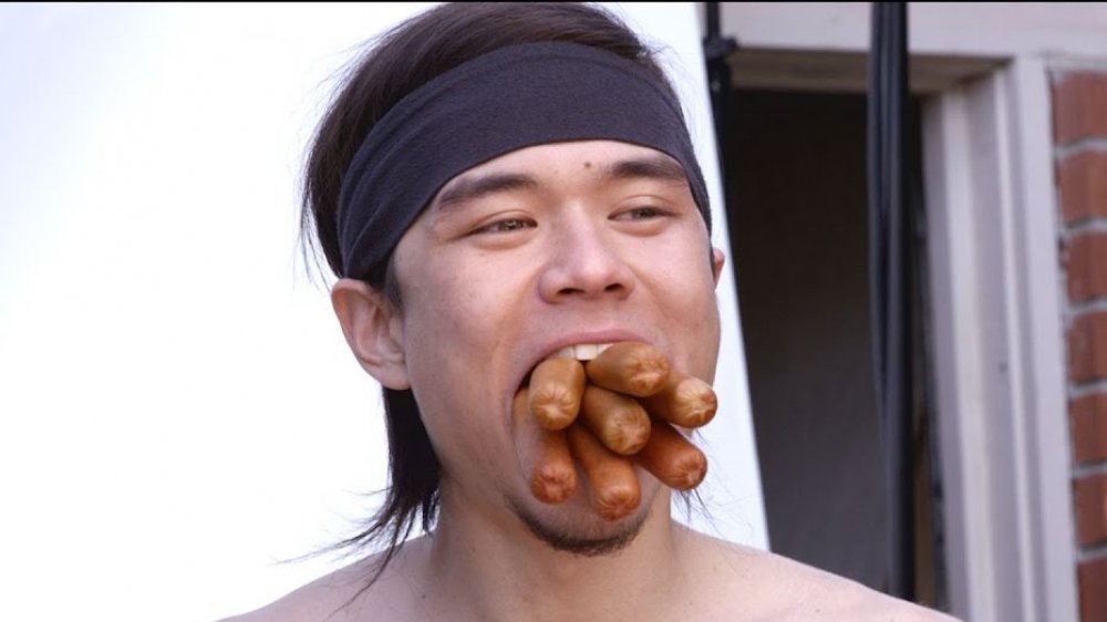 how to eat a hot dog like matt stonie