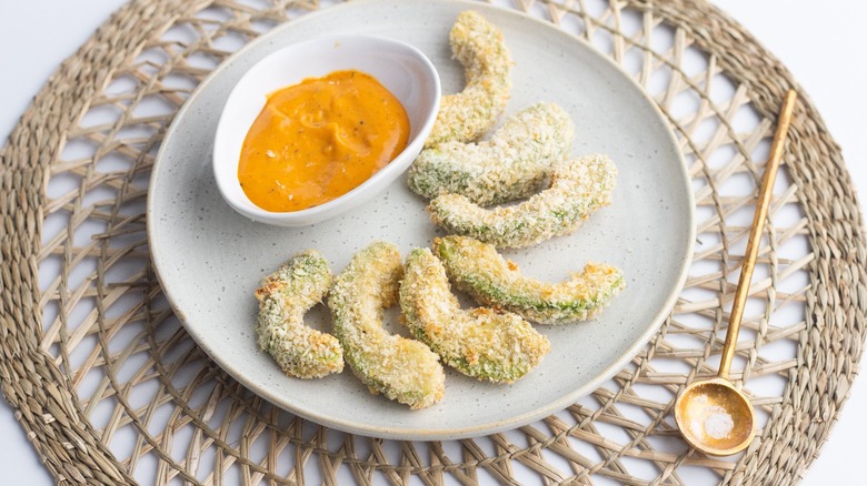 Avocado fries with dip