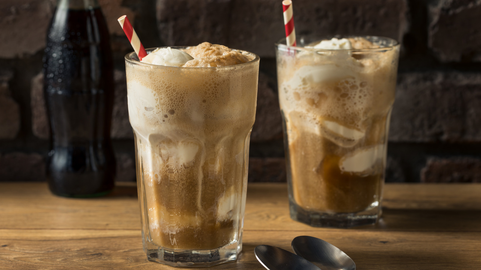 How To Make An Alcoholic Ice Cream Float Without Replacing The Root Beer