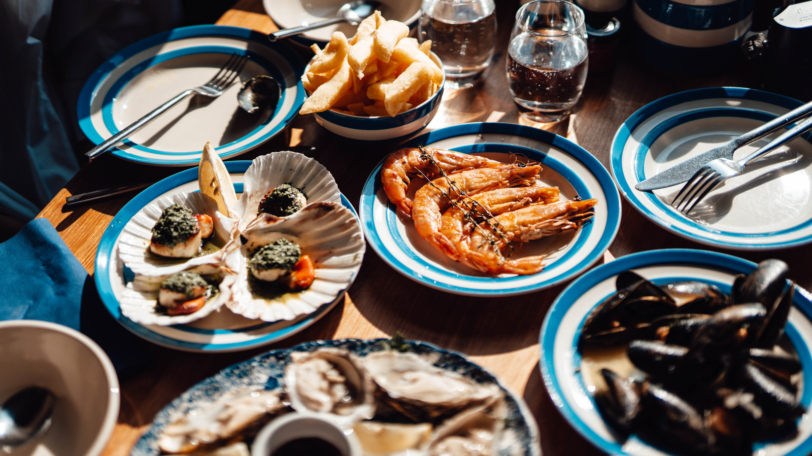 How To Make Sure You're Eating At A Quality Seafood Restaurant