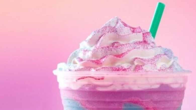 Making Starbucks unicorn frappuccino