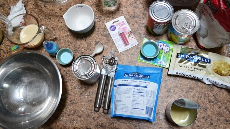 Making Starbucks unicorn frappuccino