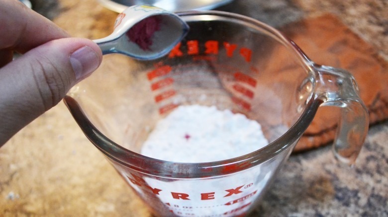 Making Starbucks unicorn frappuccino