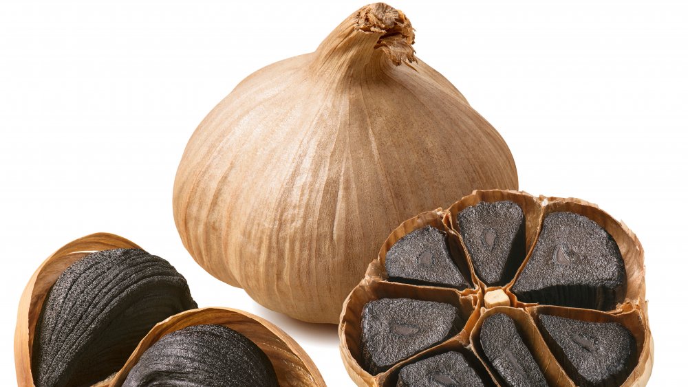black garlic cloves