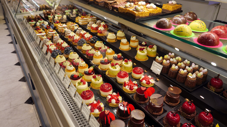 A pâtisserie display