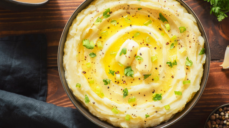 Mashed potatoes with herbs and butter