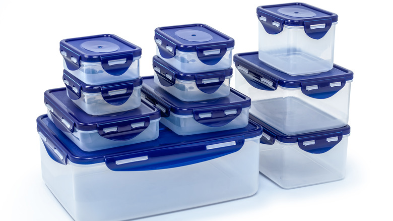 Plastic food containers