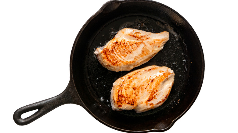 Cooking chicken on cast iron