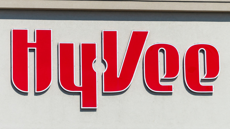 Hy-Vee logo on storefront