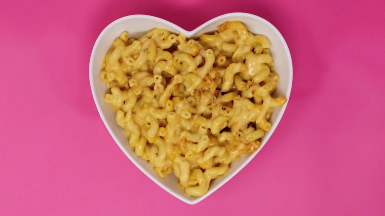 mac and cheese on a wooden table