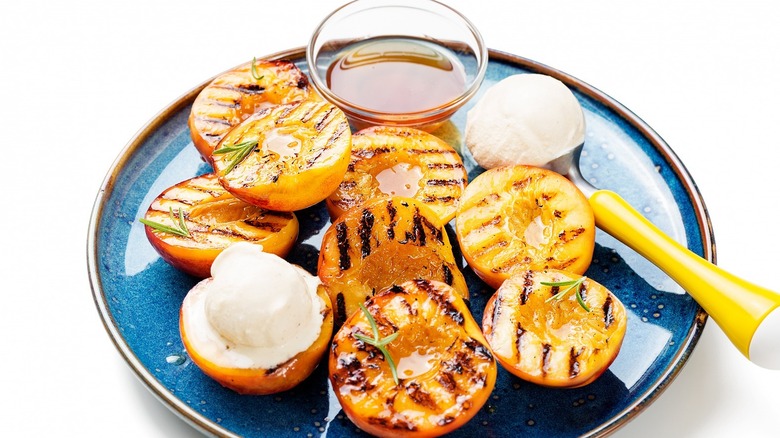 grilled peaches with ice cream