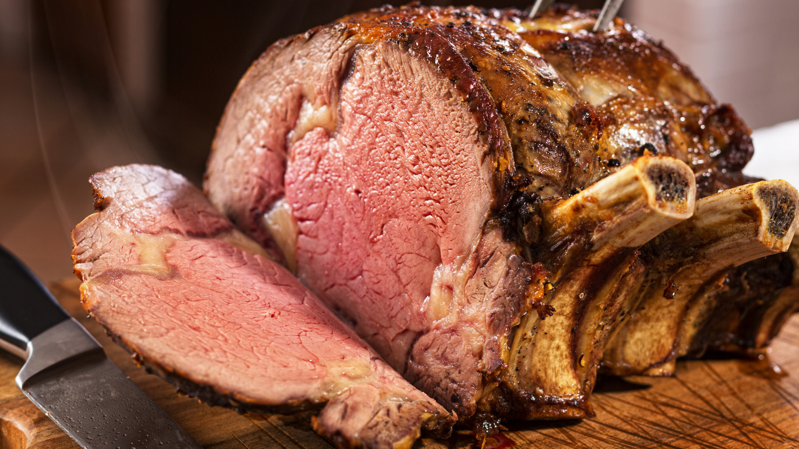 <a href="https://www.mashed.com/2126709/iconic-chain-known-prime-rib-lawrys/" target="_blank">The Iconic Chain That Built Its Reputation On Prime Rib</a>