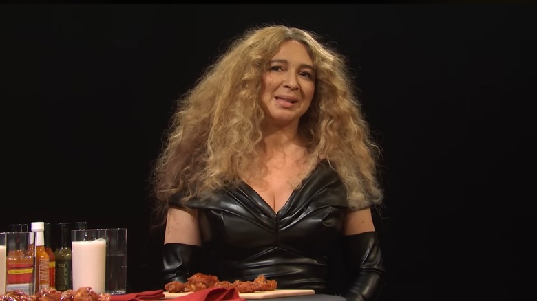 Maya Rudolph as Beyonce with a plate of hot wings in an SNL parody of "Hot Ones"
