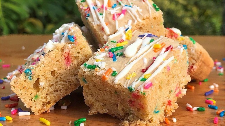 Confetti cake blondies