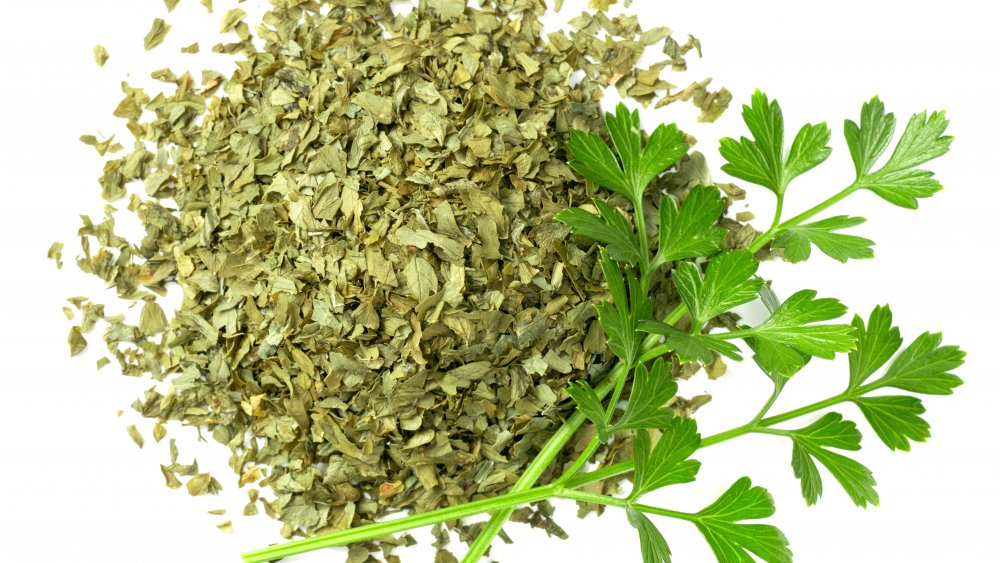 Dried and fresh parsley