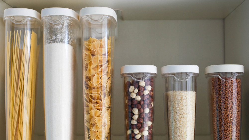 Decanted containers of dry cereal