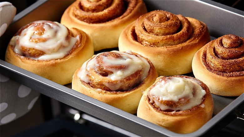 Cinnamon rolls in baking pan