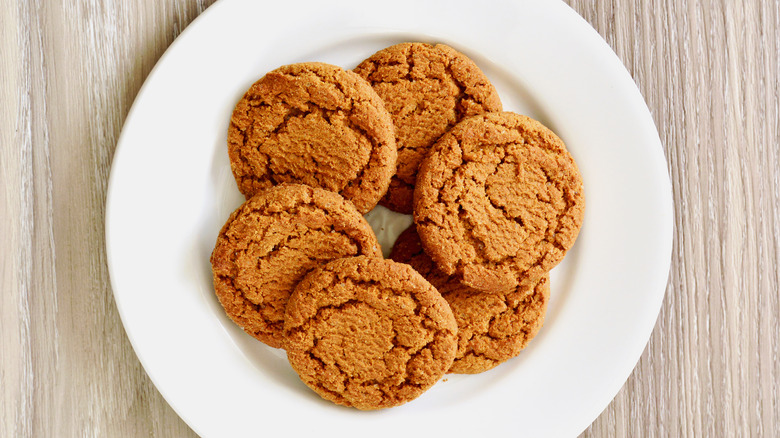 white plate of gingersnaps