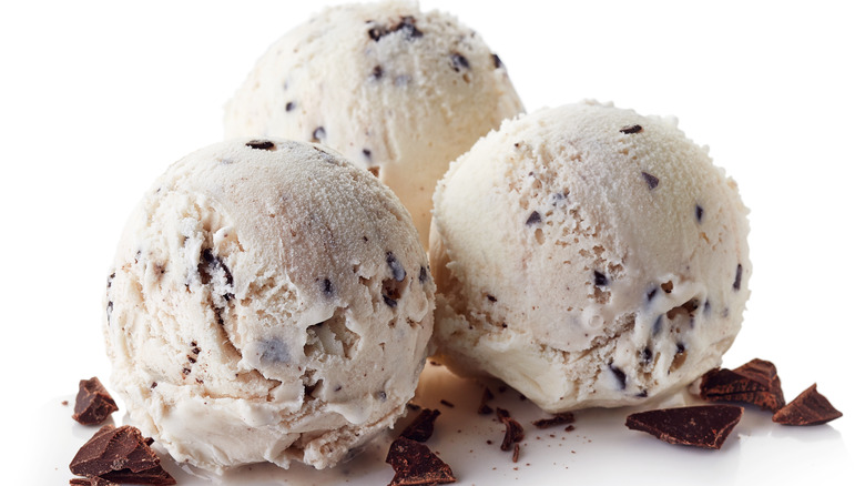 three scoops of stracciatella ice cream 