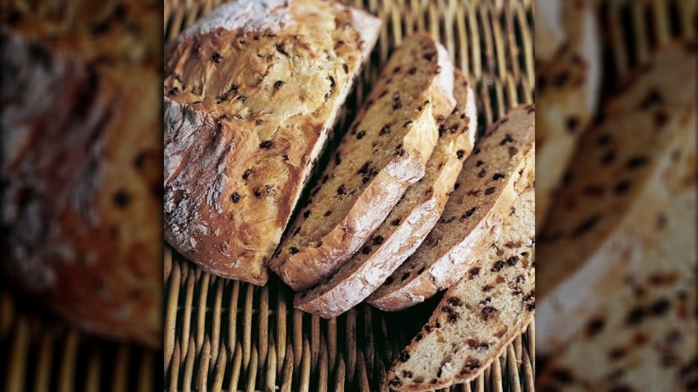 Soda bread irlandese con ribes