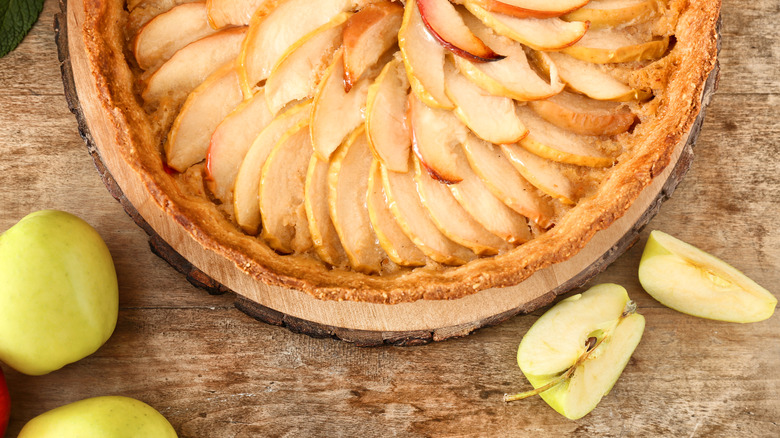 apple tart and apples