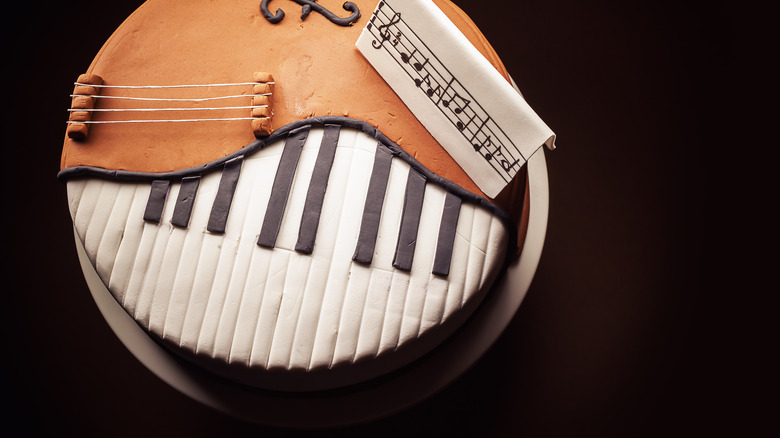A cake that looks like piano keys and a violin