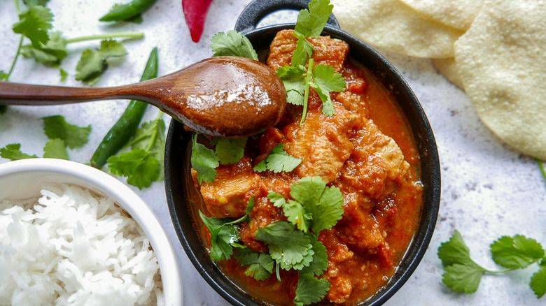 chicken madras in bowl 