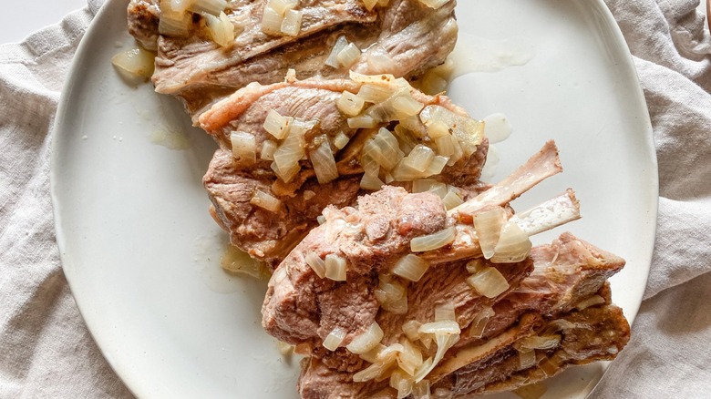 lamb shoulder chops with onions