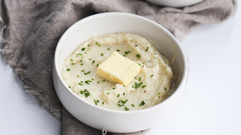 mashed cauliflower in bowl 