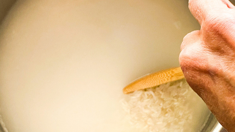 rinsing rice