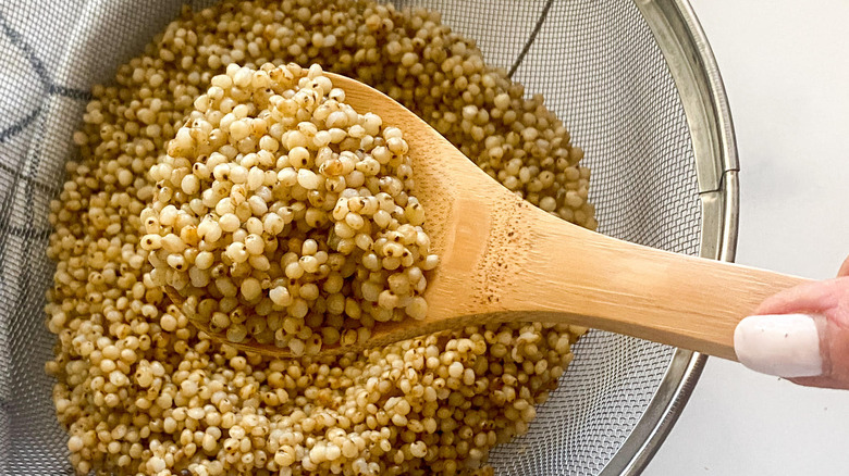 Sorghum in a sieve