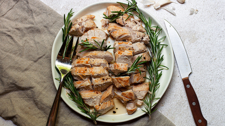 Plate with turkey pieces, a fork and a knife