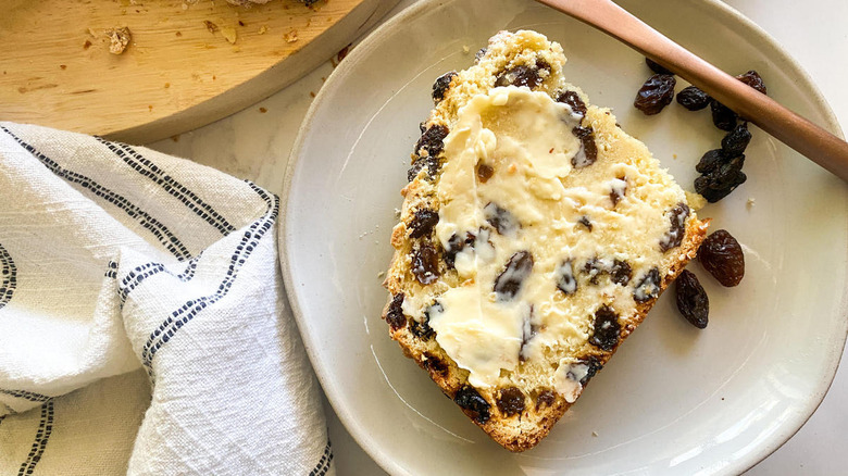 irish soda bread with butter