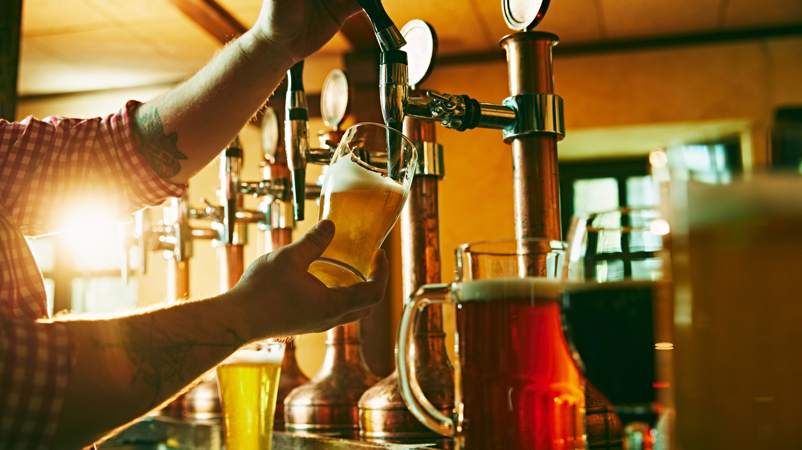 <a href="https://www.mashed.com/1726863/irish-vs-english-pubs-drinking-experience-difference/" target="_blank">Irish Vs English Pubs: Is The Drinking Experience All That Different?</a>