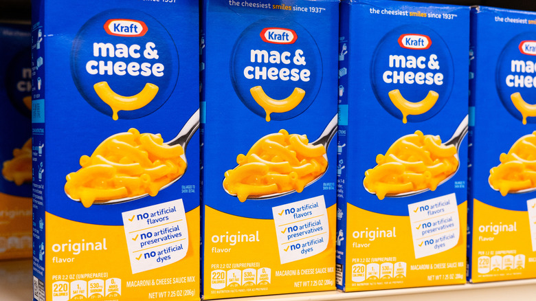 boxes of Kraft mac & cheese on store shelf