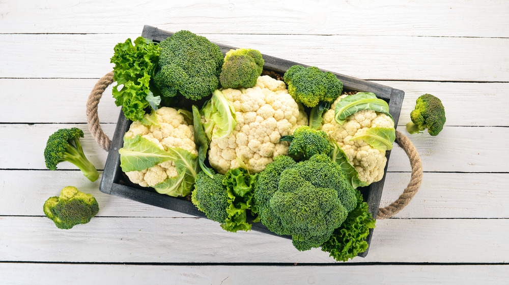 Cauliflower and broccoli on a tray