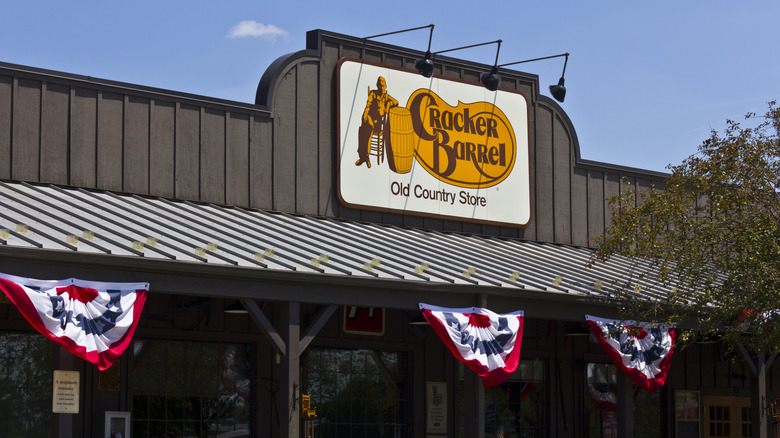 Cracker Barrel exterior