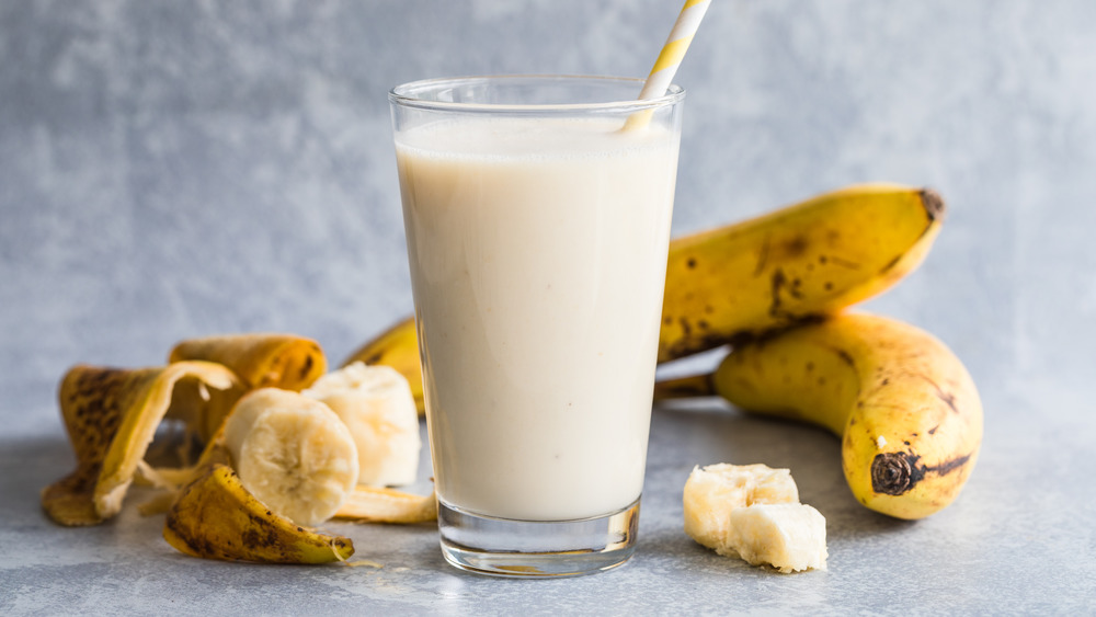 Bananas with milk