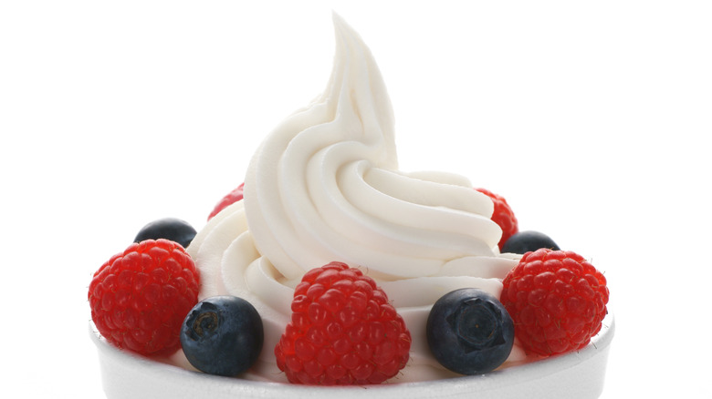 frozen yogurt with berries