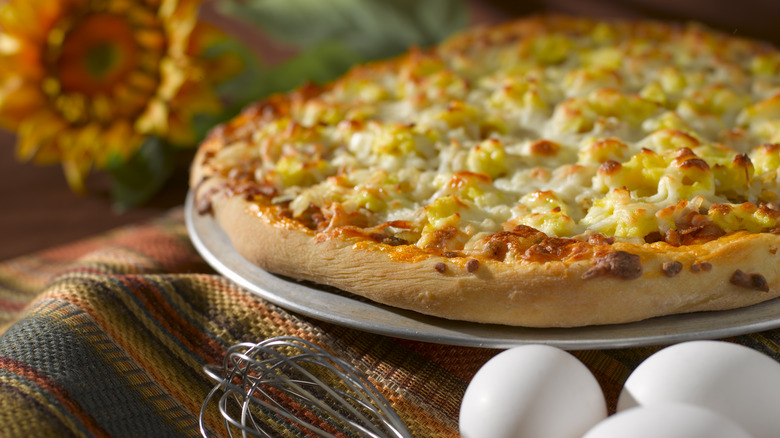 Breakfast pizza