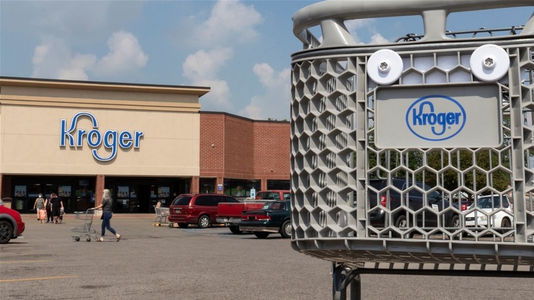 Kroger cart and storefront