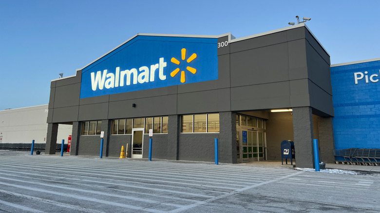 exterior of Walmart during daytime