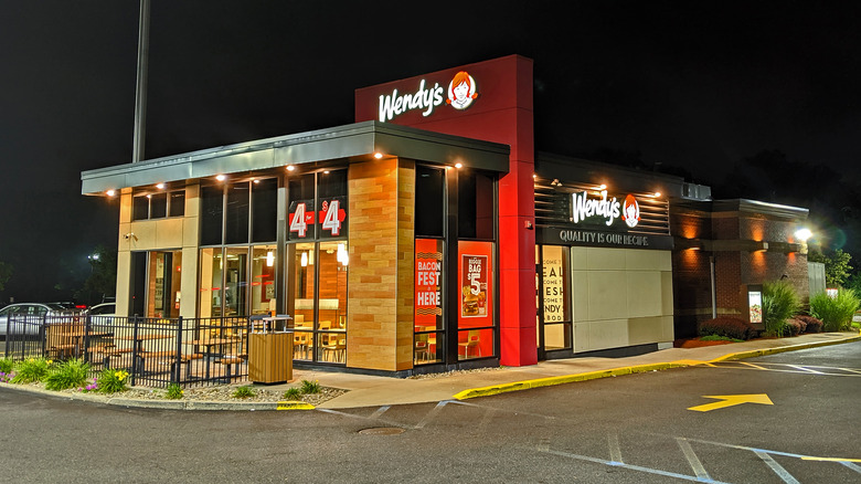 Wendy's restaurant at night