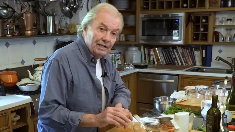 Jacques Pépin preparing eggs