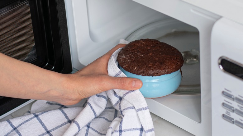 removing microwave cake