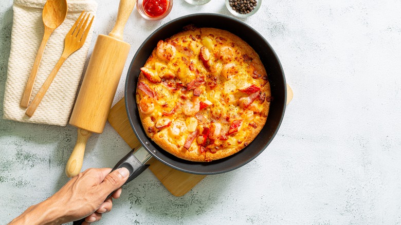 Pan pizza with shrimp, peppers, cheese
