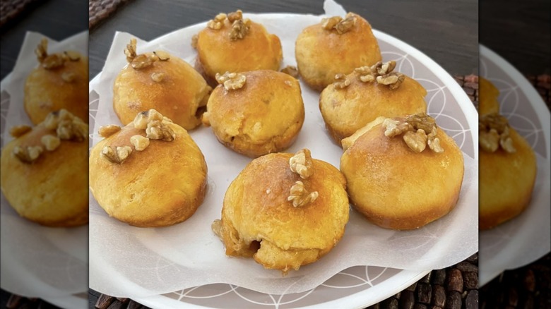 Reddit user jenthewen's homemade Mama Kelce's dinner rolls